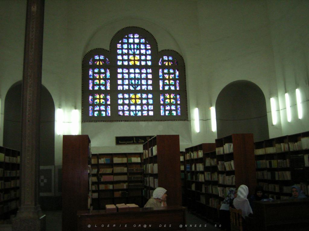091-ORAN-Juin06-interieur de la cathedrale.jpg - Unicode